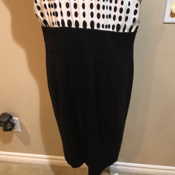 Alfani Black and White Polka Dot Empire Waist Pleated V Neckline Dress-Size 16 - Picture 8 of 10